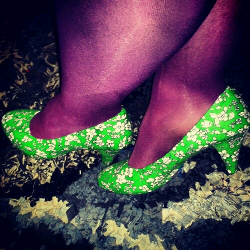 Recovered secondhand shoes Recovered secondhand shoes