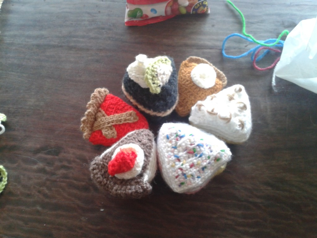 kelly-marie mcewan creative tanks 2013 amigurumi cake crochet sculpture