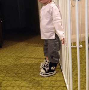 Baby booties crocheted Converse chuck taylors