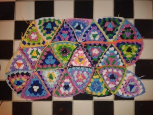 piecing crocheting triangles together pillowcase DIY