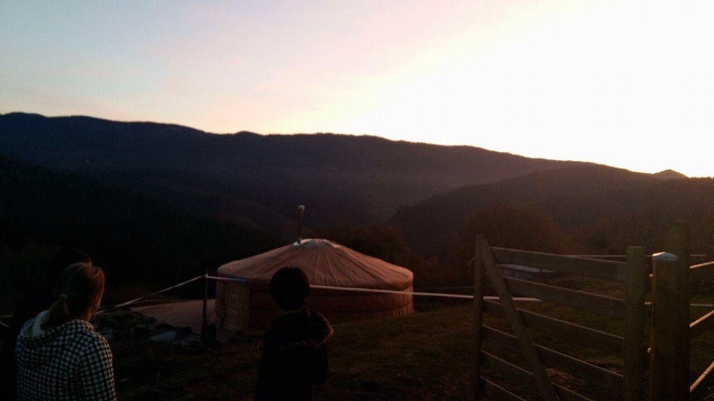 Assembling a yurt, finishing&nbsp;touches