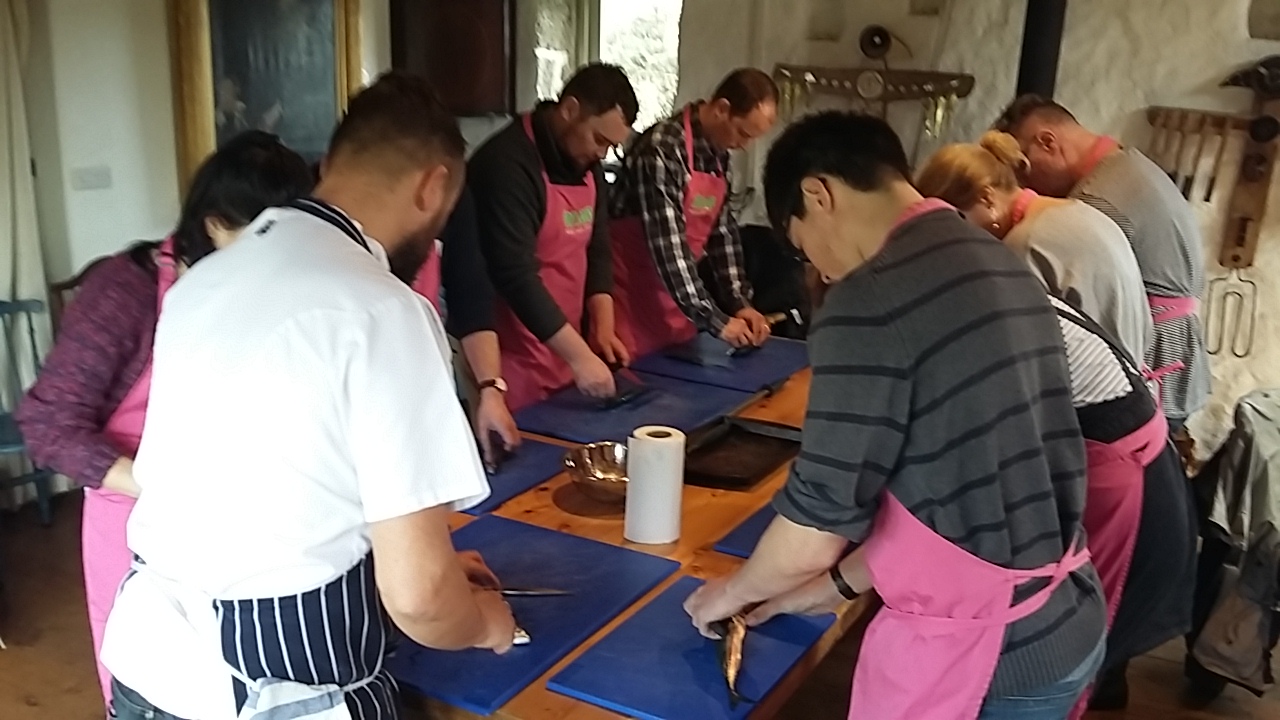 How to fillet a fish Cornwall Cookery School Fat Hen